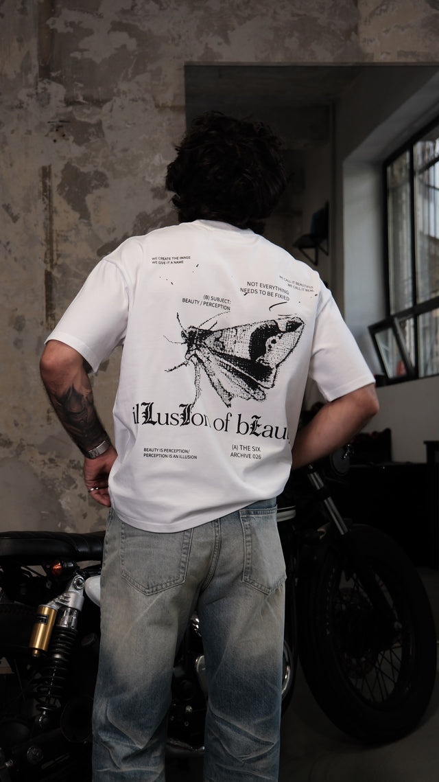 T-shirt illusion white