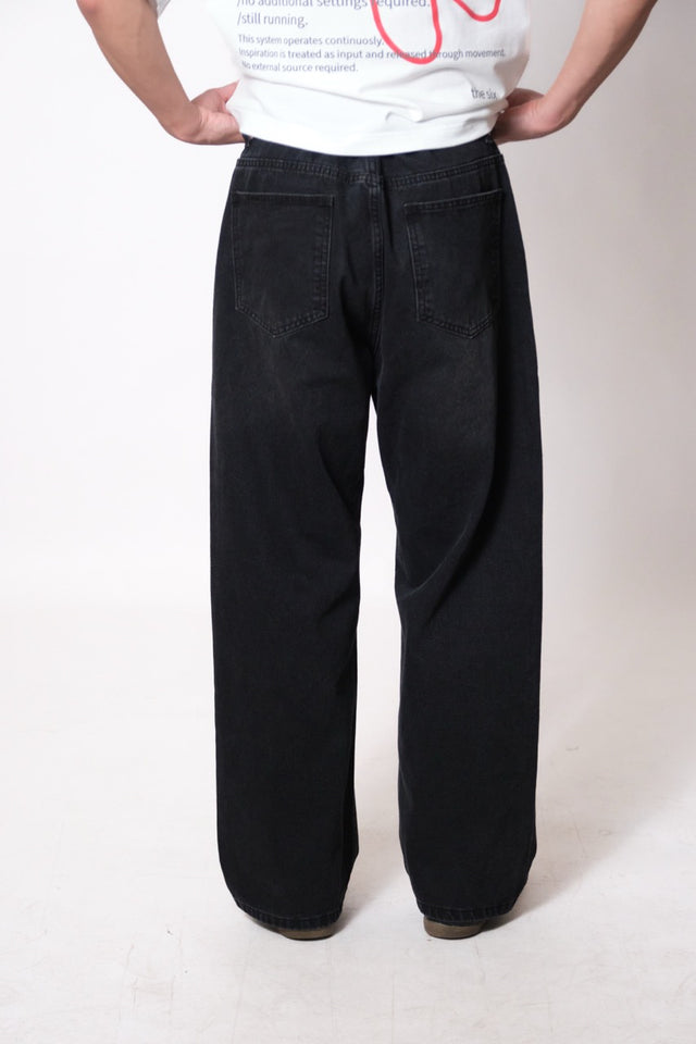 black baggy* jeans
